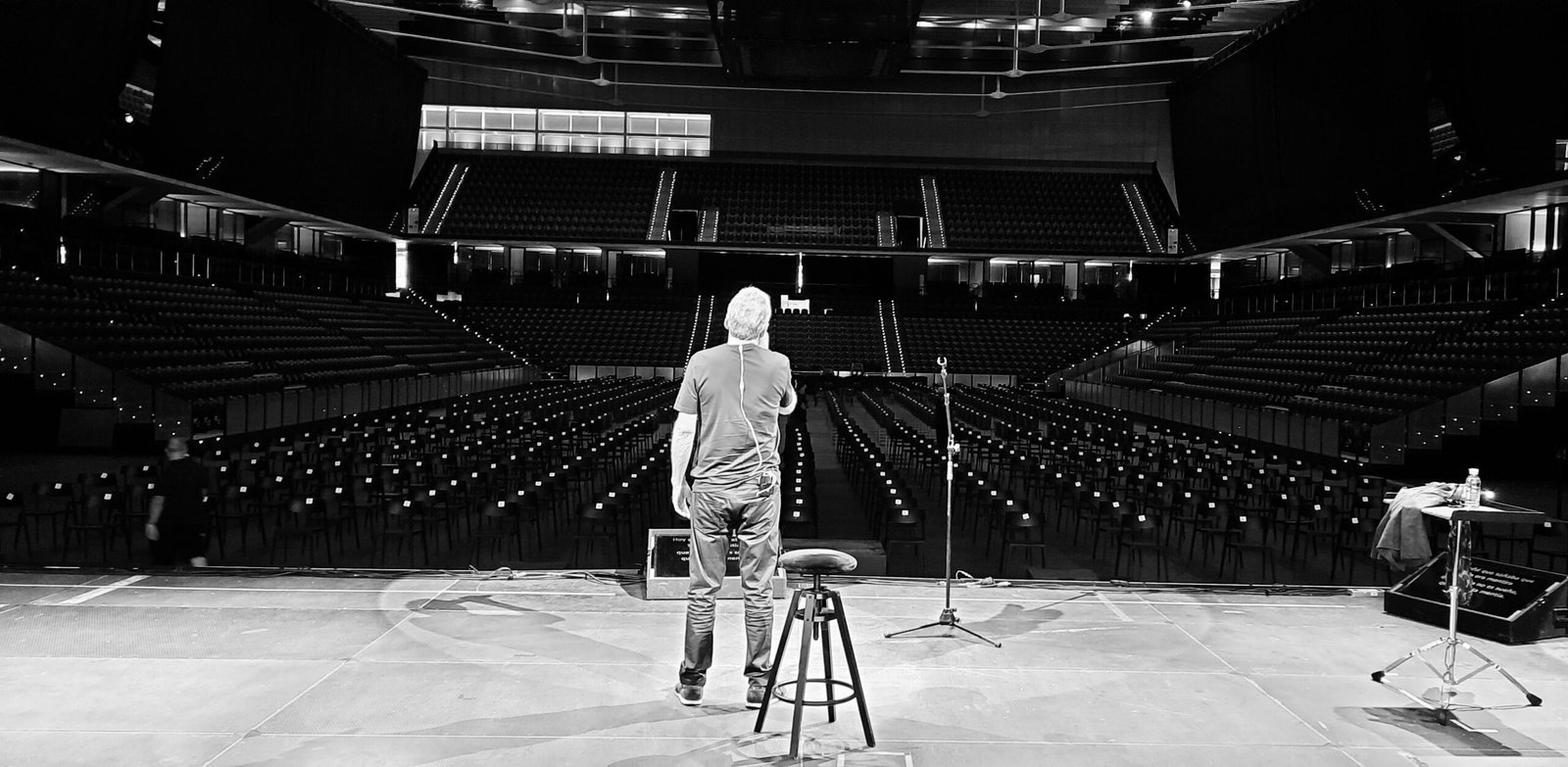 Cantante sobre escenario
